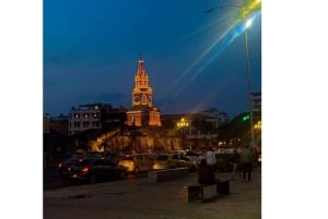 Cartagena at Night: Historical Tour, Typical Dinner, and Sweet Tasting