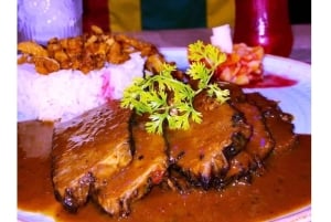 Cartagena at Night: Historical Tour, Typical Dinner, and Sweet Tasting