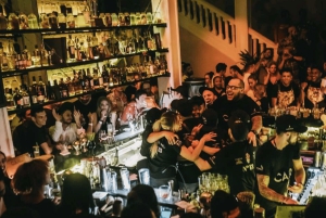 Cartagena: nocna wycieczka po barach i dachach z lokalnym opiekunem