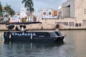 Cartagena: Sunsetplan on Yacht with Open Bar and DJ on board