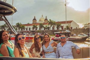 Cartagena: Bay tour with open bar, sunset and disco