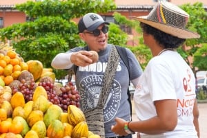 Smaker og historier i Cartagena: lokal gatemat og bukt-tur