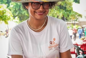 Smaker og historier i Cartagena: lokal gatemat og bukt-tur