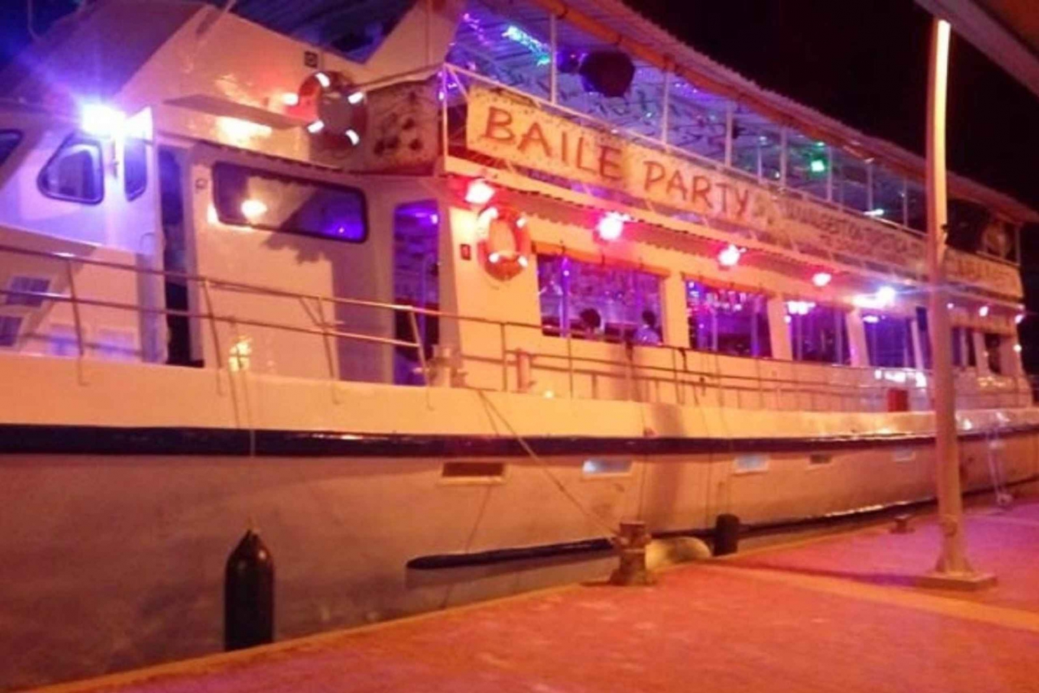 Cartagena: Buffet y noche de fiesta+cócteles navegando por la bahía