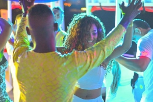 Cartagena: Buffet e serata di festa, cocktail in barca a vela nella baia