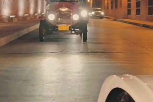 Cartagena di notte in auto elettrica in stile classico