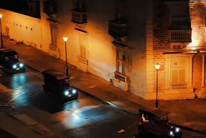 Cartagena di notte in auto elettrica in stile classico