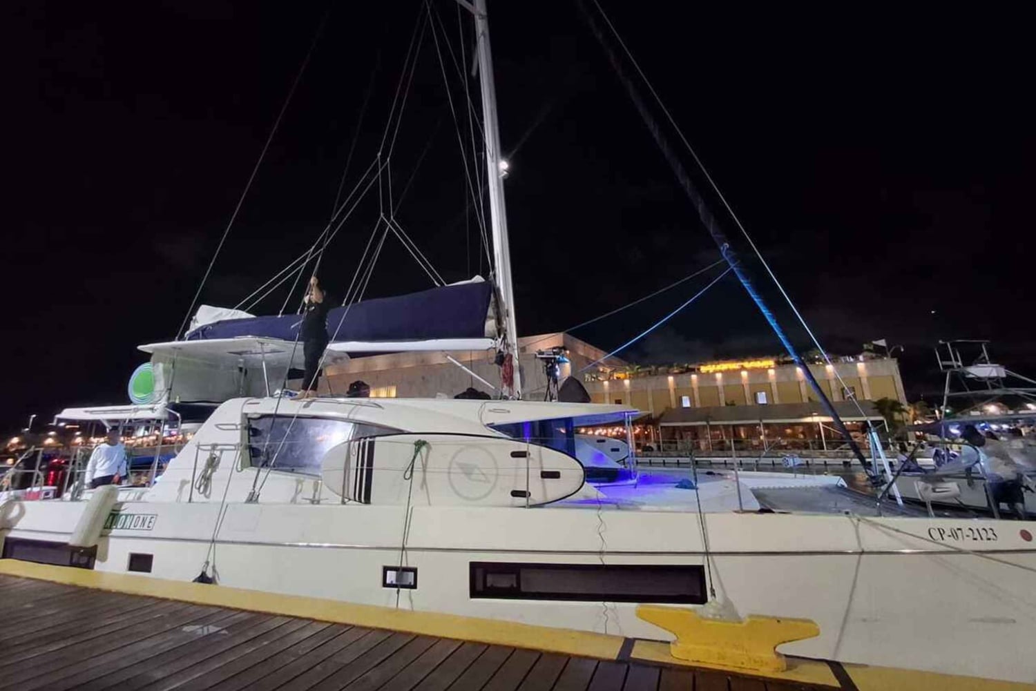 CARTAGENA: Tour della baia in catamarano con open bar e DJ + discoteca