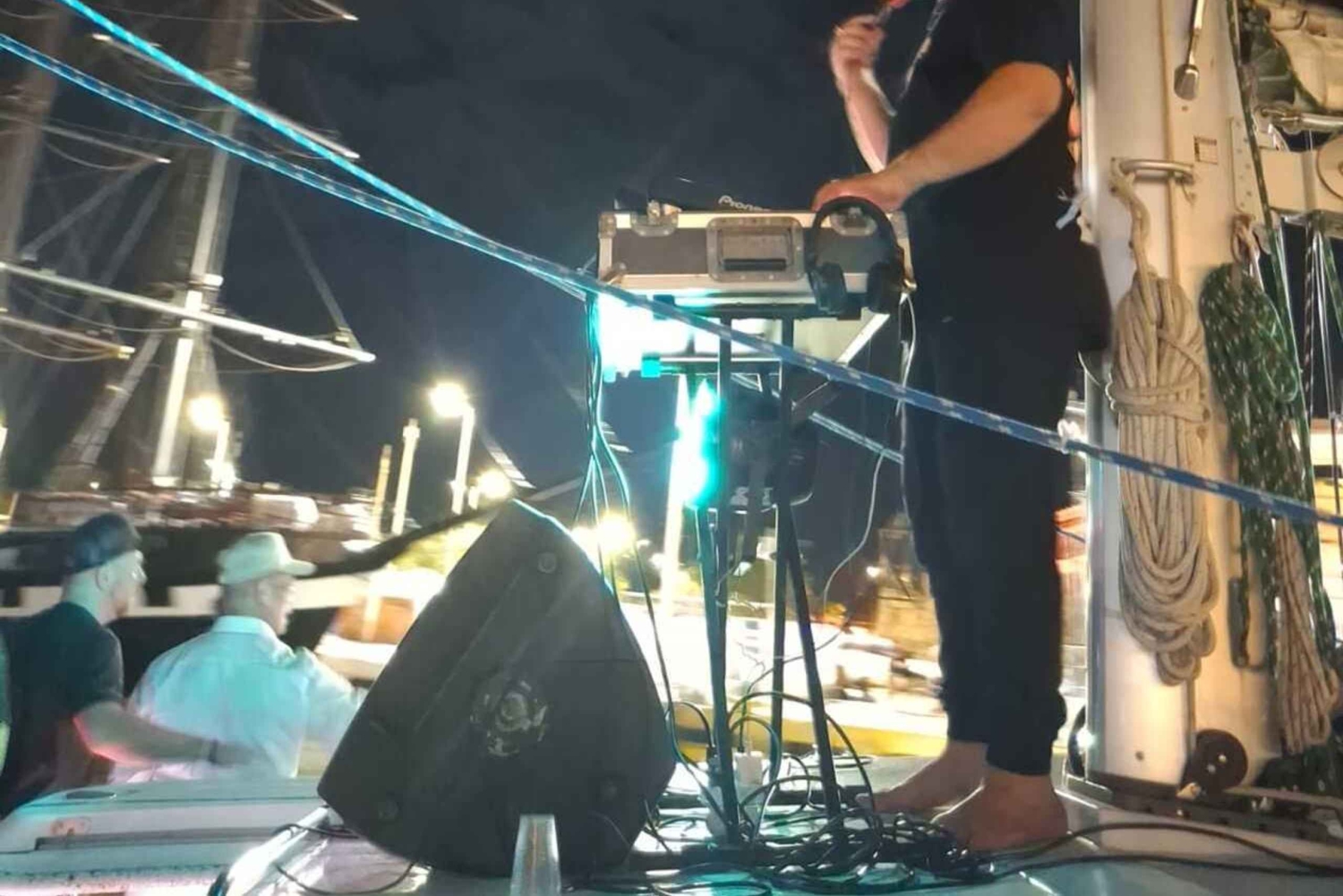 CARTAGENA: Katamaranrundtur i bukten med öppen bar och DJ + nattklubb