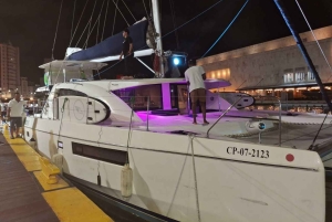 CARTAGENA: Katamaranrundtur i bukten med öppen bar och DJ + nattklubb