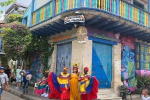 CARTAGENA: Chiva típica Rumbera nocturna con entrada a la Disco
