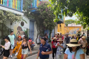 CARTAGENA: Chiva típica Rumbera nocturna con entrada a la Disco