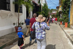 CARTAGENA: Chiva típica Rumbera nocturna con entrada a la Disco