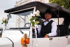 Tour della città in auto elettrica classica a Cartagena