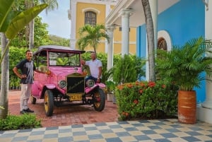 Tour della città in auto elettrica classica a Cartagena