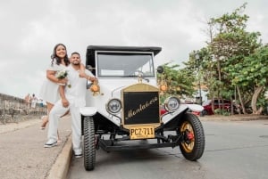 Tour della città in auto elettrica classica a Cartagena