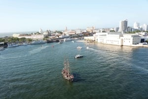 カルタヘナ、コロラド州：ドリンク付きサンセットスカイライン海賊船ツアー
