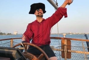 Cartagena, CO: Sunset Skyline Pirate Boat Tour with Open Bar