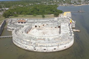 Cartagena, COL : Excursión a la Playa de la Isla en un Barco Pirata y Almuerzo