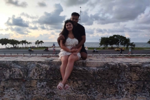 Cartagenassa: COLLONIAL HORSE DRAWN CARRIAGE by THE OLD CITY