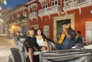 Kartagena: COLLONIAL HORSE DRAWN CARRIAGE by STARE MIASTO