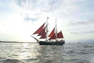 Cartagena, Crucero Pirata al Atardecer con Barra Libre