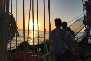 Cartagena, Crucero Pirata al Atardecer con Barra Libre