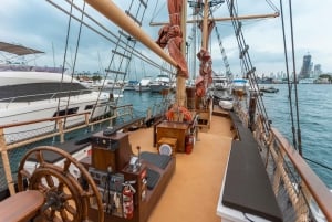 Cartagena, crucero pirata atardecer y barra libre