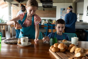 Cartagena: corso di panificazione colombiana con tazza di caffè