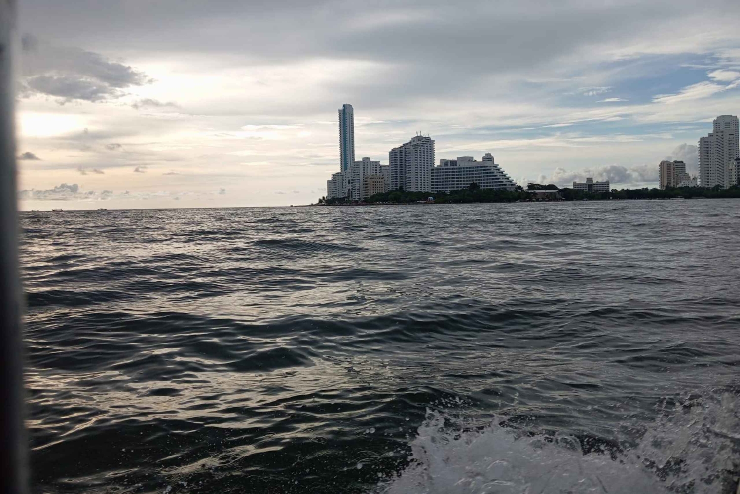 Cartagena: Conoce la isla de punta arena con CERVEZA