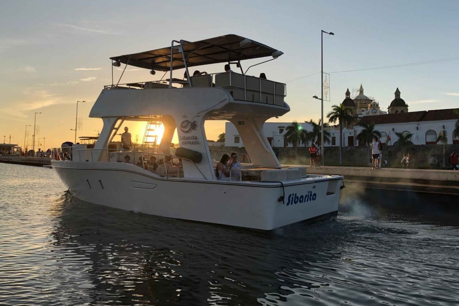 Cartagena: Crociera nella baia con cena e vino