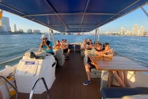 Cartagena: Crociera nella baia con cena e vino