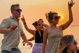 Cartagena de Indias: Sunset Cruise Open Bar with Dance Show