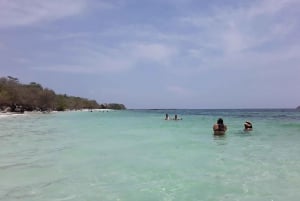 Cartagena: 5 Rosario Islands Tour with snorkeling + plankton