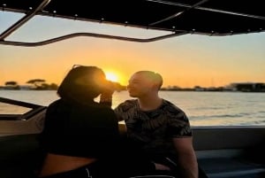 Cartagena: Solnedgang i båd i bugten med musik og sprut