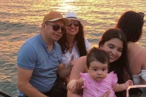 Cartagena: Solnedgang i båd i bugten med musik og sprut