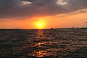 Cartagena: Solnedgang i båd i bugten med musik og sprut