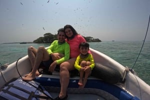 Kartagena: Wycieczka na wyspy Rosario i Playa Blanca z nurkowaniem z rurką lub akwarium