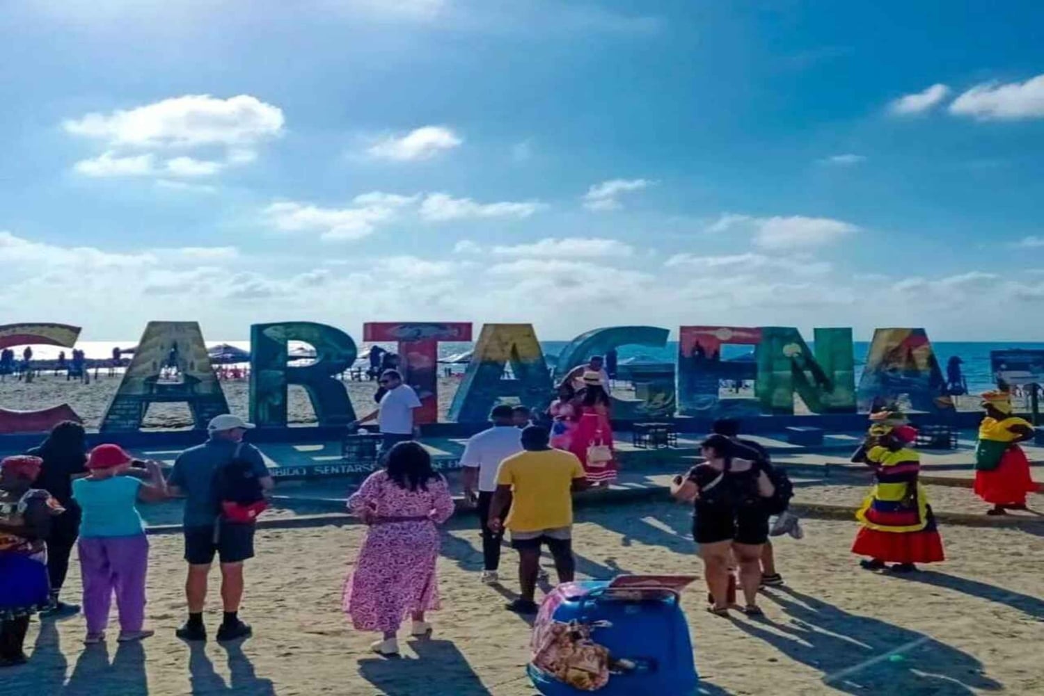 Cartagena: esplora la città con un tour a bordo di una chiva tipica (un tipico autobus locale)