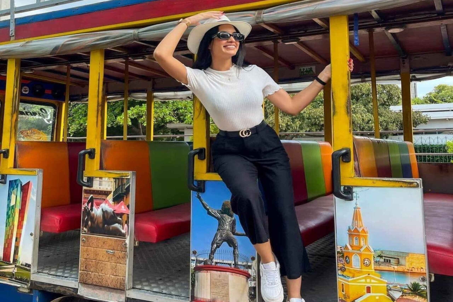 Cartagena: esplora la città con un tour a bordo di una chiva tipica (un tipico autobus locale)