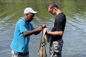 Cartagena Fishing, Crabbing, Birdwatching Experience + Lunch