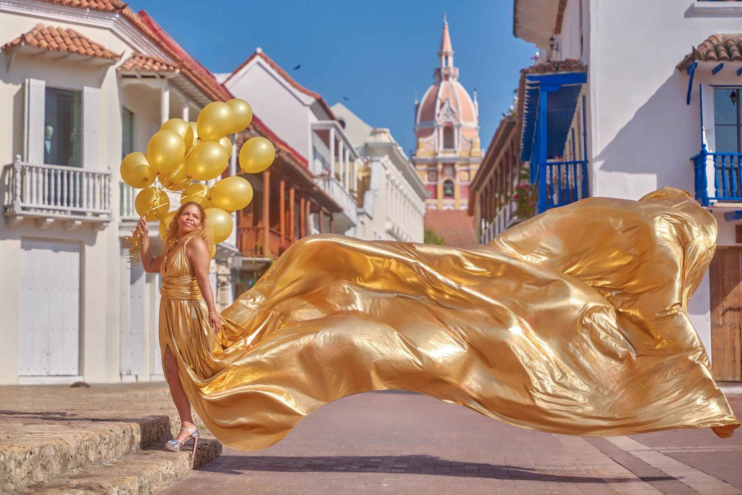 Cartagena: Flying Dress Photoshoot in Old City or Getsemani