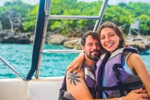 Cartagena: een hele dag sportboottocht naar 5 Rosario-eilanden