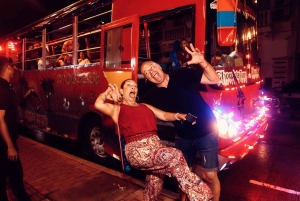 Cartagena: Lustiger Partybus mit Tanzfläche und guter Musik