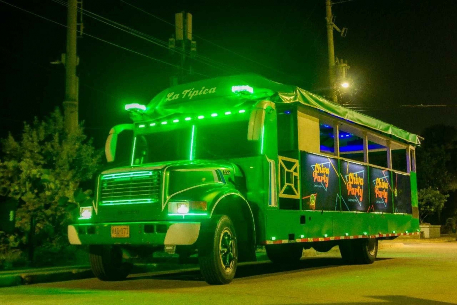 Cartagena: City Highlights Chiva Party Bus Tour de Noche
