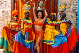 Cartagena: Guided Old City Walking Tour with Food and Drinks