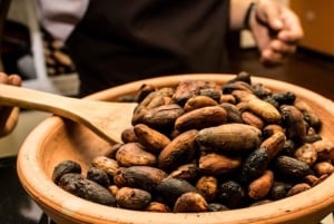 Cartagena: Guided Old City Walking Tour with Food and Drinks