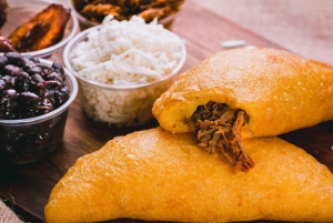 Cartagena: Guided Old City Walking Tour with Food and Drinks