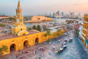 Cartagena: Guided Old City Walking Tour with Food and Drinks