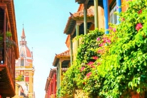 Cartagena: Guided Old City Walking Tour with Food and Drinks